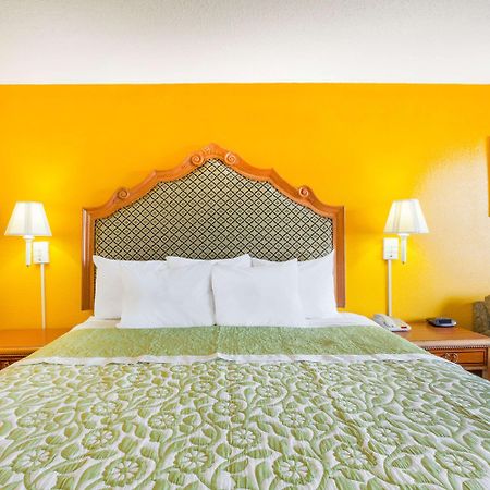 Days Inn Джэксонвилл Экстерьер фото
